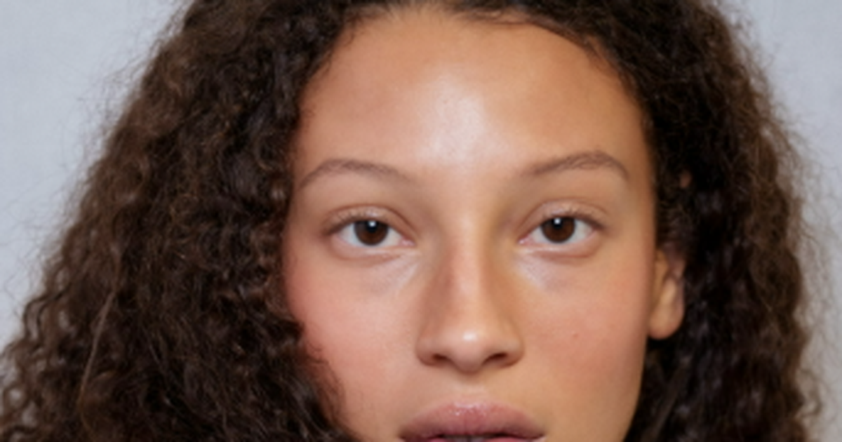 cfare-i-ndodh-lekures-kur-fleme-pa-hequr-makeup-in