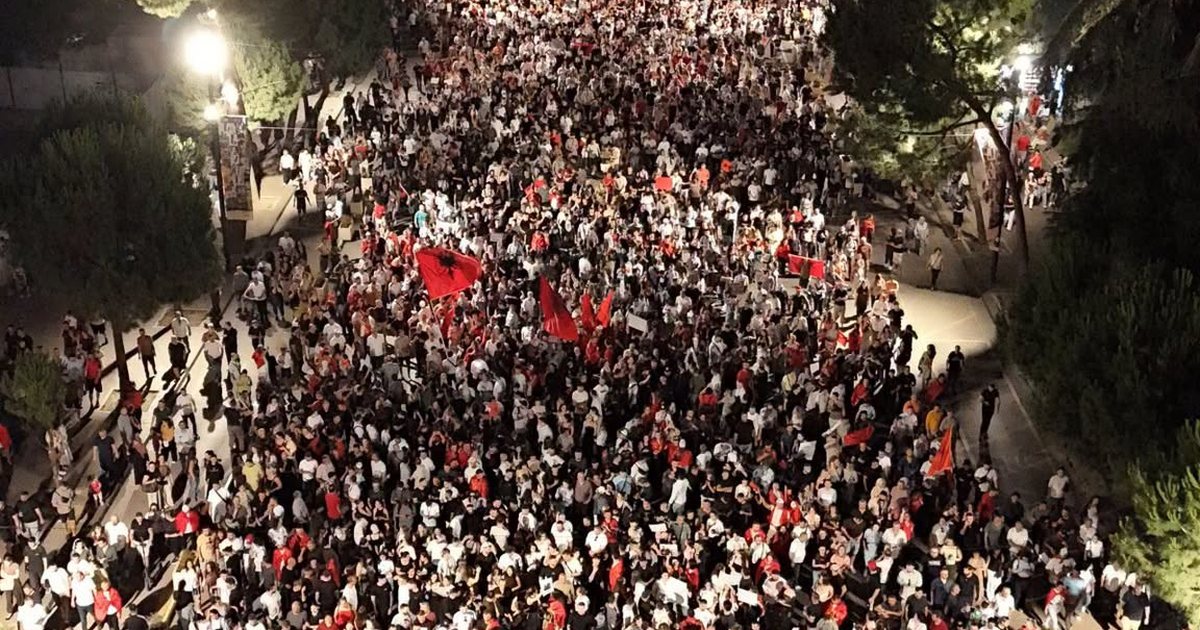 Kur vijnë me euro janë vëllezër  kur vijnë me pankarta janë të huaj