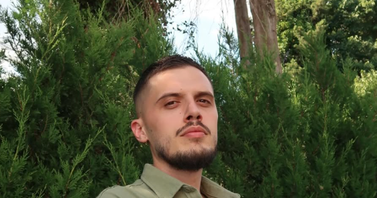 na-hodhen-bomben-mbi-shtepi-bardhi-nje-vajze-e-re-ne-jeten-time