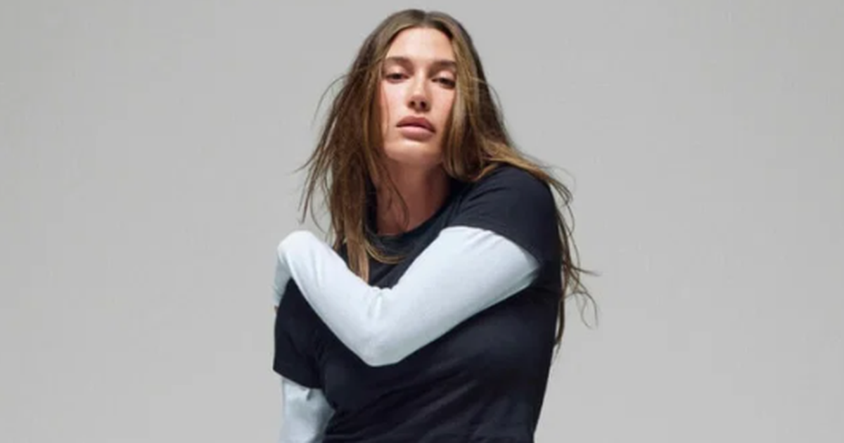 Hailey Bieber sapo riktheu në modë këto xhinse të viteve  90