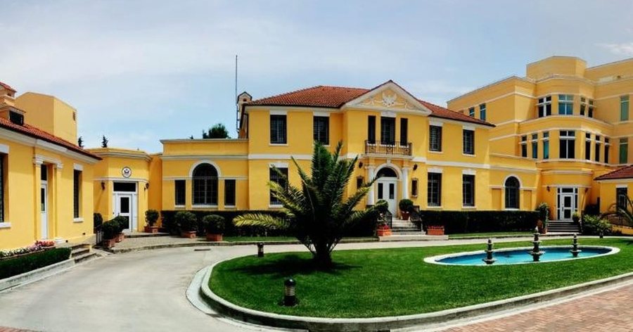 Ambasada Amerikane paralajm&euml;ron qytetar&euml;t p&euml;r protest&euml;n e 10