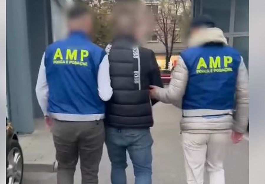 Ushtroi dhunë fizike ndaj ish të dashurës dhe e përndiqte,