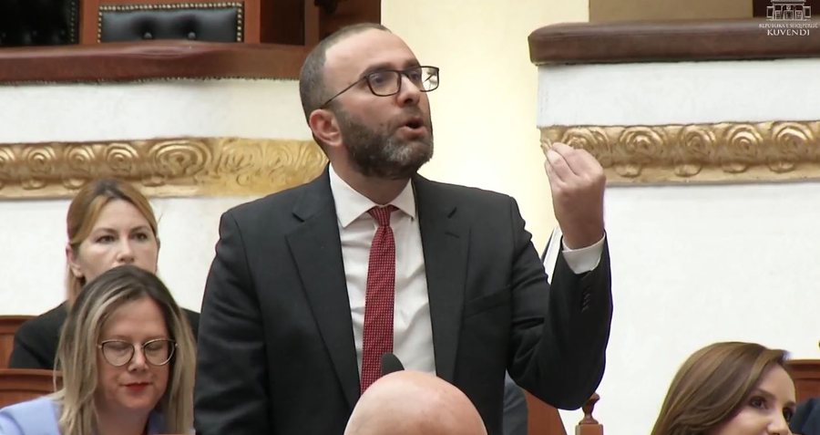 &ldquo;3 vjet q&euml; shmang llogaridh&euml;nien&rdquo;/ Bardhi k&euml;rkon