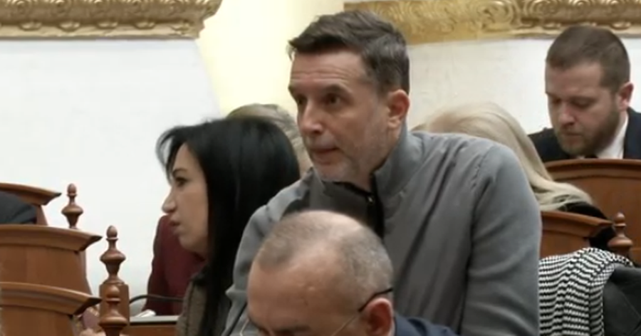 &ldquo;Jemi n&euml; kulmin e sezonit t&euml; gripit, mij&euml;ra njer&euml;z pa