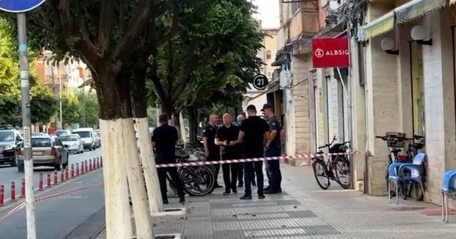 Goditën me thikë dhe sende të forta një 42-vjeçar,