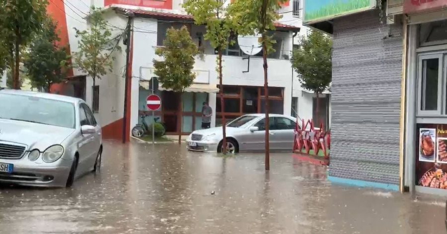 Reshjet e dendura të shiut në Lezhë, përmbyten disa