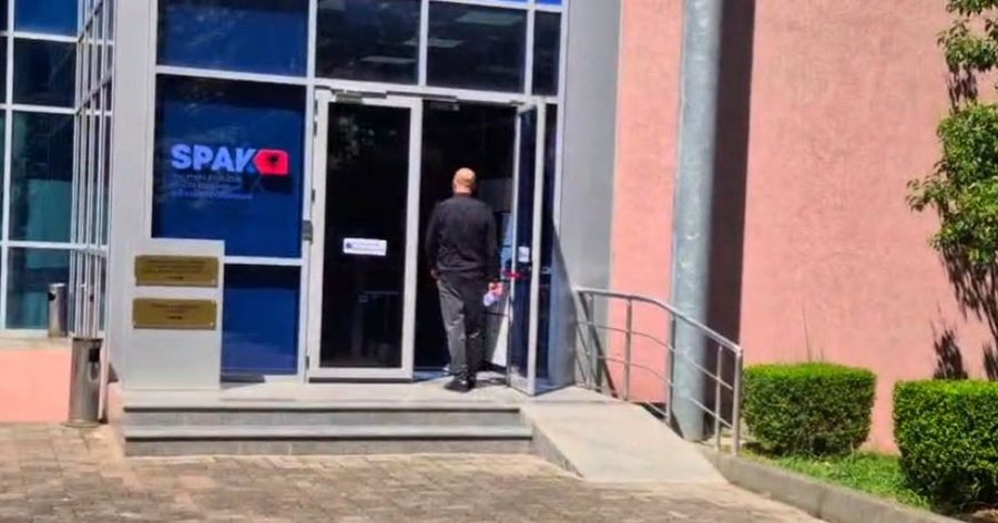 Kandidati për deputet i PD-së, Aulon Kalaja paraqitet në