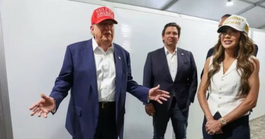 Trump gjatë vizitës në kampin e emigrantëve "Alligator