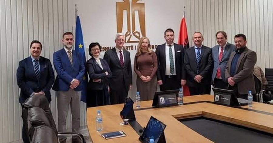 "Lufta kundër krimit e korrupsionit duhet të vazhdojë"!