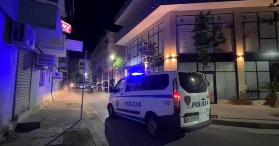 Hodhën lëndën narkotike nga xhami i makinës ndërsa