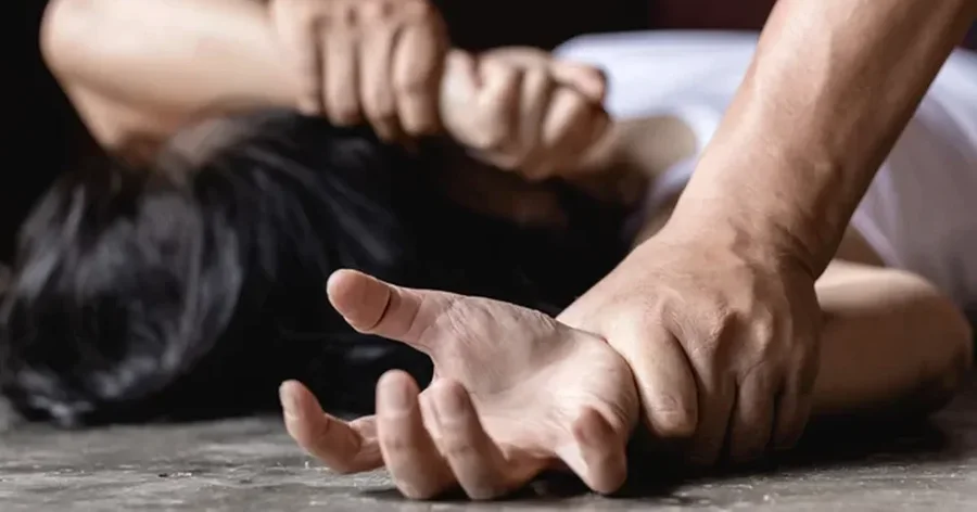 E rëndë në Elbasan/ 37-vjeçari abuzon seksualisht me