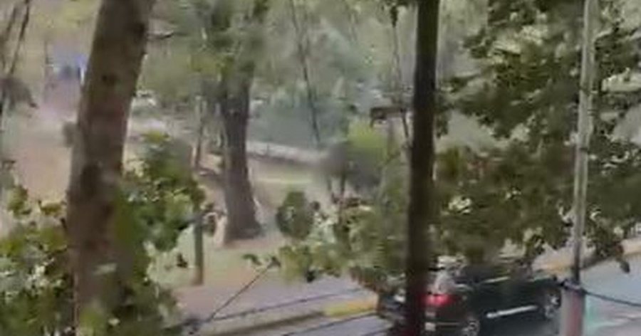 Ndryshimi i kushteve atmosferike, Tirana goditet nga stuhia, reshje shiu