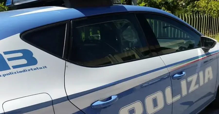 TMERR në Itali/ Tre marokenë rrethojnë makinën e