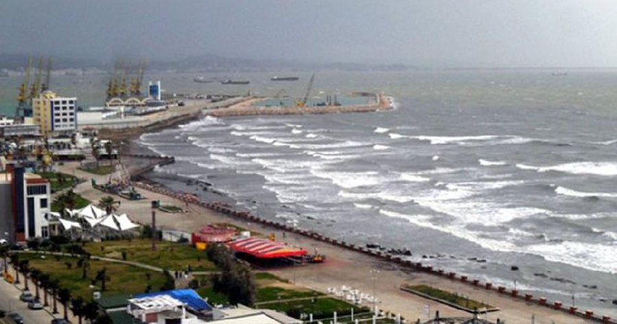 Kushtet meteorologjike në detin Adriatik, pezullohen lundrimet e trageteve