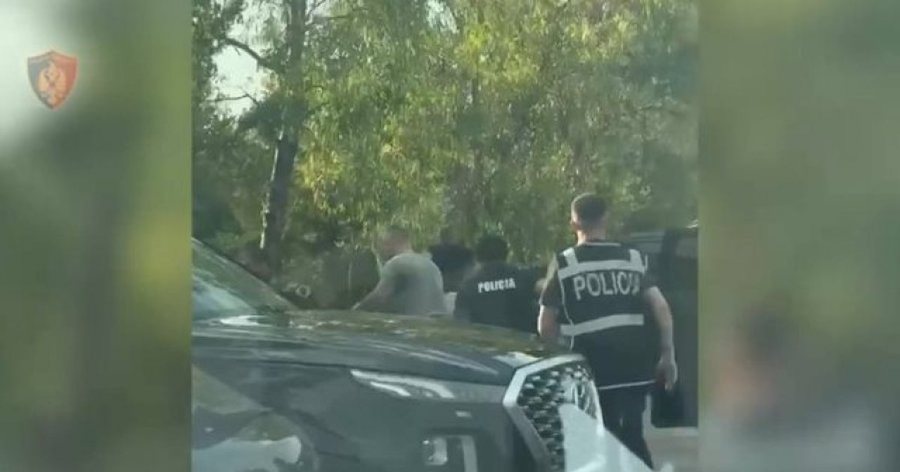VIDEO/ Operacioni antidrog&euml; kap n&euml; flagranc&euml; 35-vje&ccedil;arin,