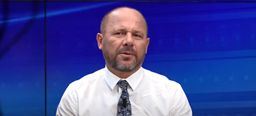 "Ndodhesha në shtëpi vetëm me bashkëshorten"/