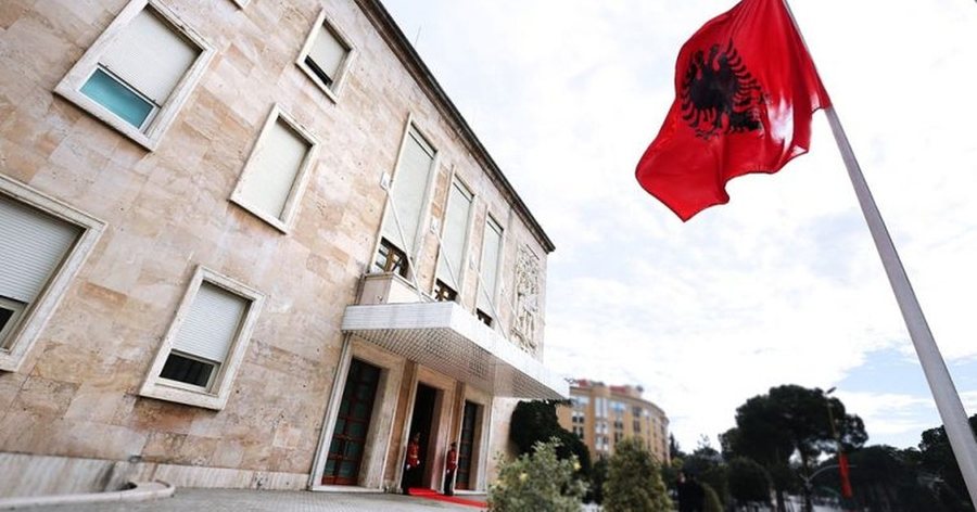 Vendimet e Qeveris&euml;/ Lirohen nga detyra Prefekt&euml;t e qarkut t&euml;