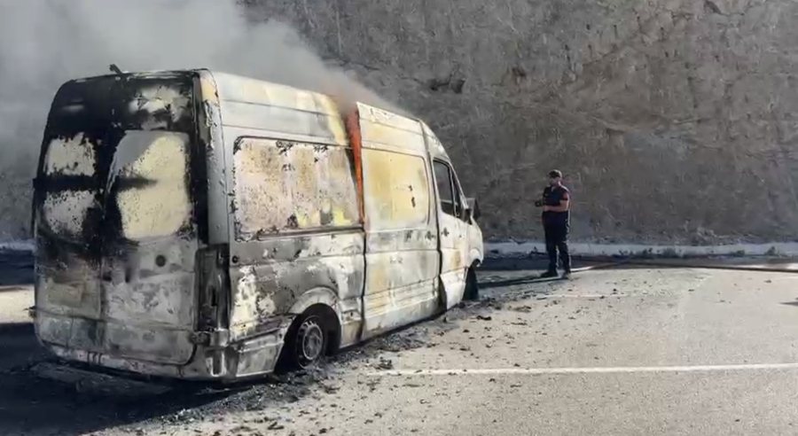 Tragjike! Aksident n&euml; Vlor&euml;, p&euml;rfshihen 3 makina, nj&euml; person