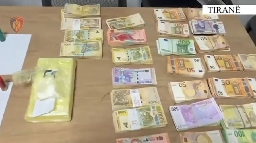 EMRAT/ U kap&euml;n me mbi 1 kg kokain&euml;! Arrestohen 3 persona n&euml;