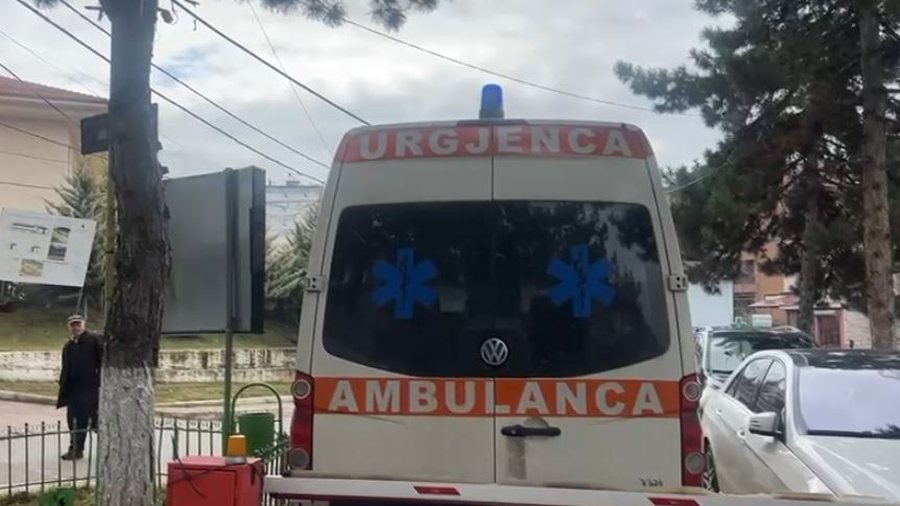 Aksident n&euml; Rrug&euml;n e Arbrit/ Makina p&euml;rplaset me murin