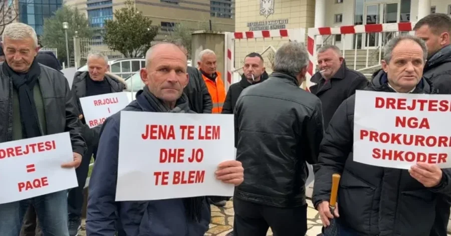 Vijojn&euml; protestat kund&euml;r nd&euml;rtimit t&euml; resortit/ Banor&euml;t