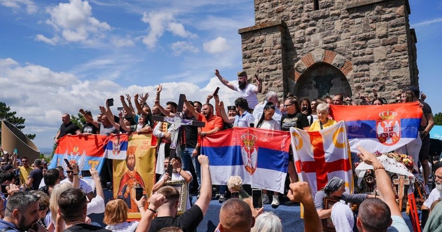 Serbët festojnë Vidovdanin në Gazimestan, Kurti: Grupe të