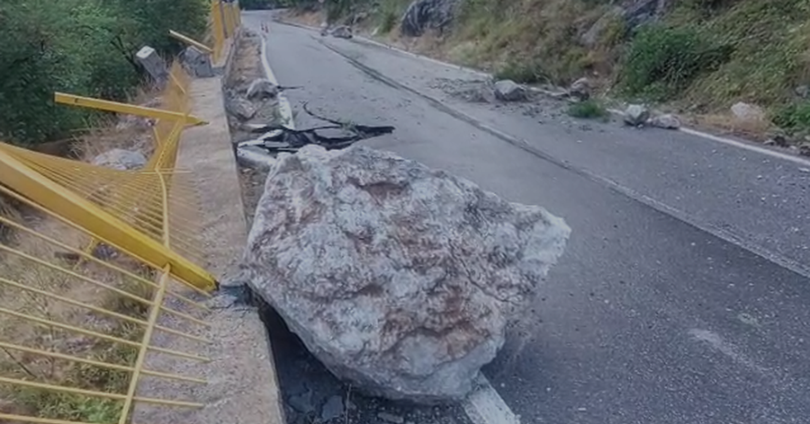 FOTO/ Reshjet e shiut sjellin probleme në Shkopet, rrëshqitje
