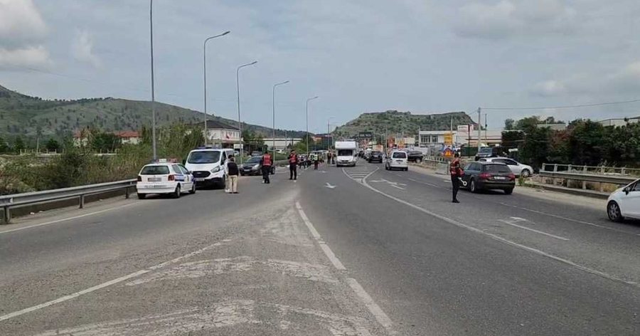Aksidenti në aksin Shkodër-Velipojë, shoferja humbi kontrollin e