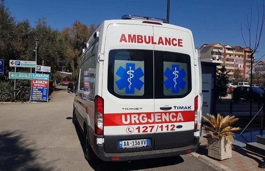 Aksident gjat&euml; nat&euml;s n&euml; Gramsh/ Kali i del p&euml;rpara motorit,