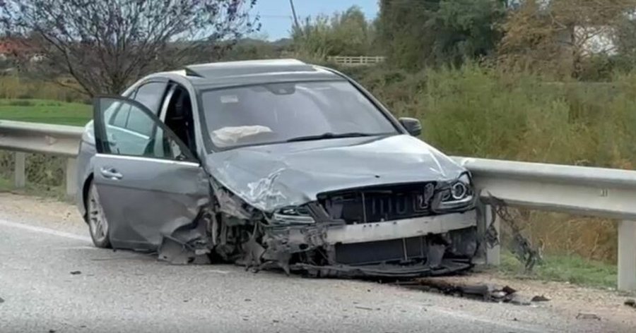 Aksident në Levan- Tepelenë/ Përplasen tre makina, plagoset