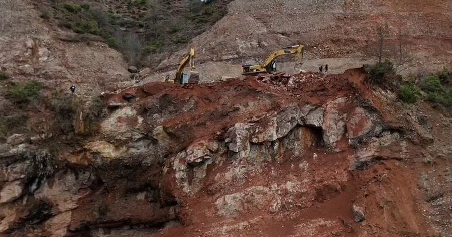 Bllokimi i qarkullimit n&euml; aksin Librazhd&ndash;Qaf&euml; Than&euml;,