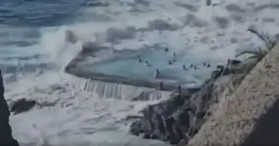 Tragjedi në Spanjë! Dallgët e detit godasin një pishinë