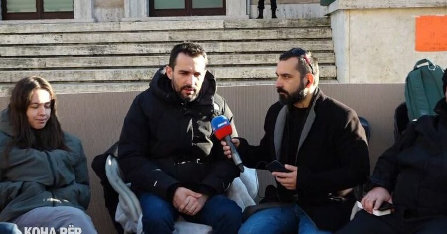 "U kapën gafil duke vjedhur"! Lapaj vijon protestën para