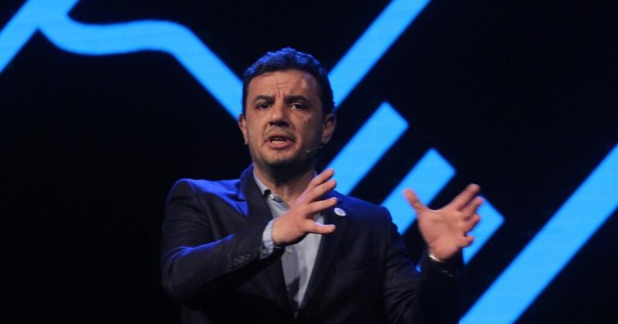 "Mandatin e deputetit mori një person që as ka punuar për