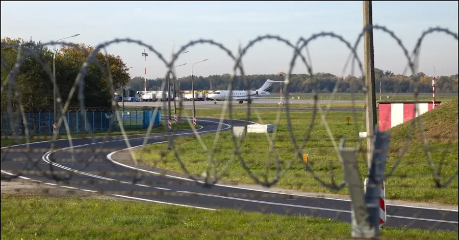 Mbyllen dy aeroporte n&euml; Poloni, shkak sulmet ajrore ruse n&euml;