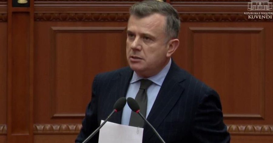 &ldquo;Je d&euml;nuar me vendim gjykate&rdquo;/ Balla p&euml;rplaset me