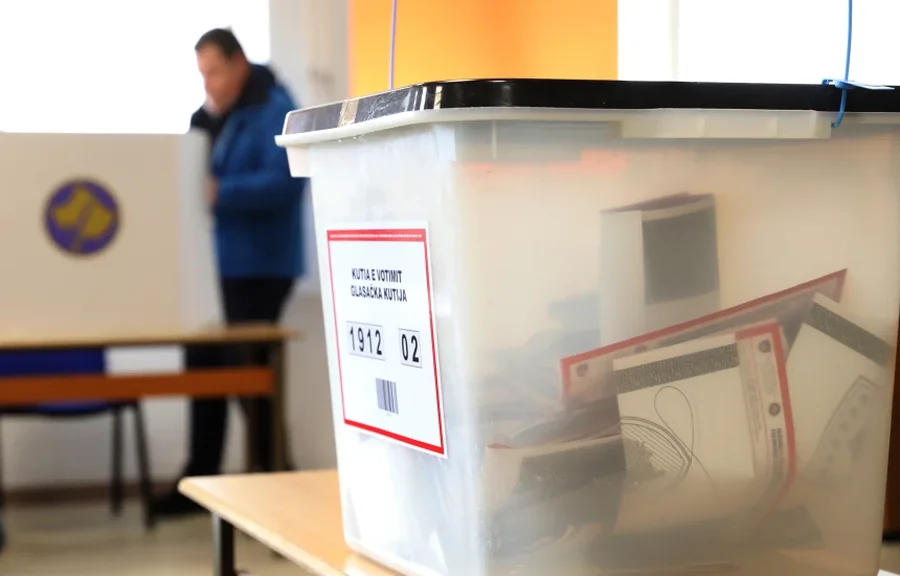 Zgjedhjet n&euml; Kosov&euml;/ Vet&euml;vendosje kryeson bindsh&euml;m me mbi 50