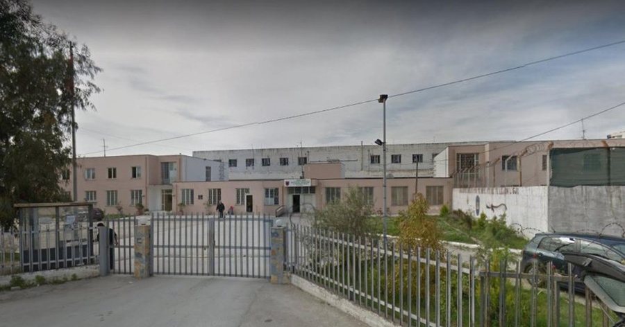 Kapja e 12 celularëve në burgun e Durrësit, pajisjet