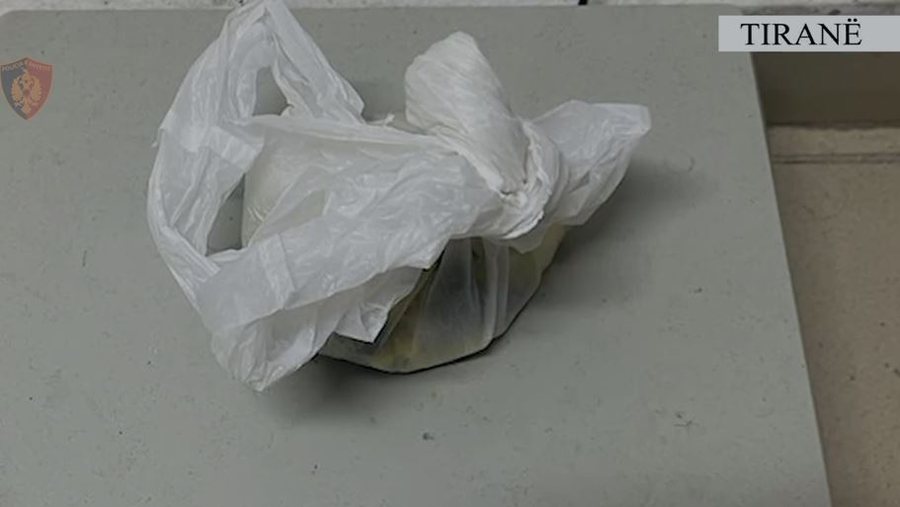 EMRAT/ &ldquo;Furnizonin&rdquo; me kokain&euml; zona t&euml; ndryshme t&euml;