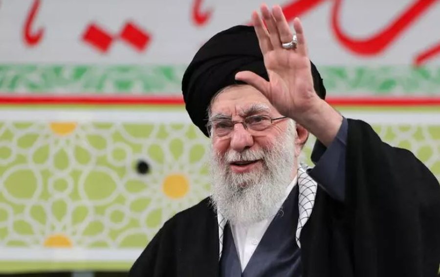 &ldquo;Iranian&euml;t po negociojn&euml; me ne&rdquo;, Trump: Khamenei duhet