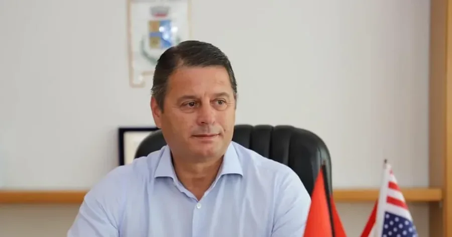 "Në Tiranë, lokali i parë që u çmontua ishte i