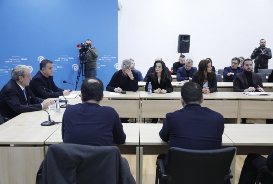 &ldquo;Qytetar&euml;t duhet t&euml; flasin me protest&euml;n e tyre. Sa mund