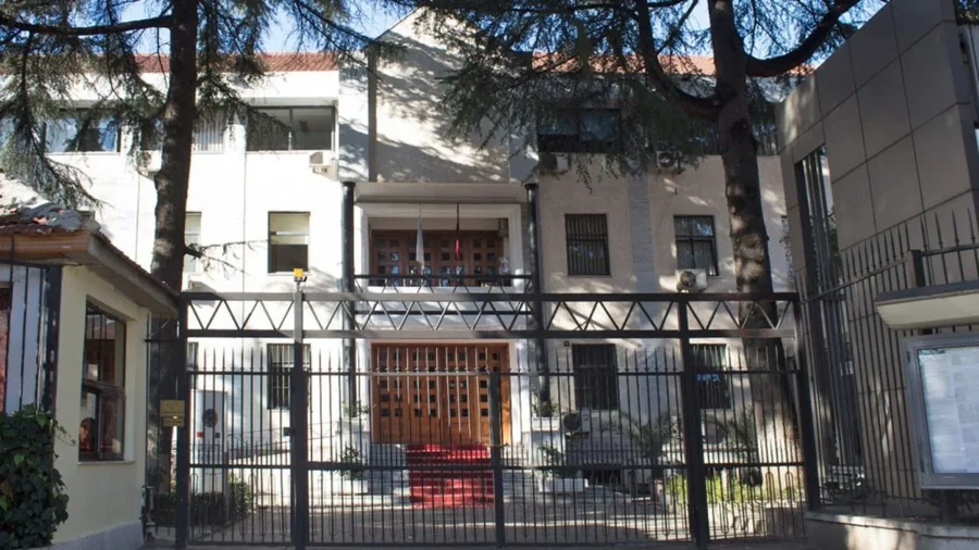 Dyshohet si i p&euml;rfshir&euml; n&euml; vrasjen e Mondi M&euml;hall&euml;s,