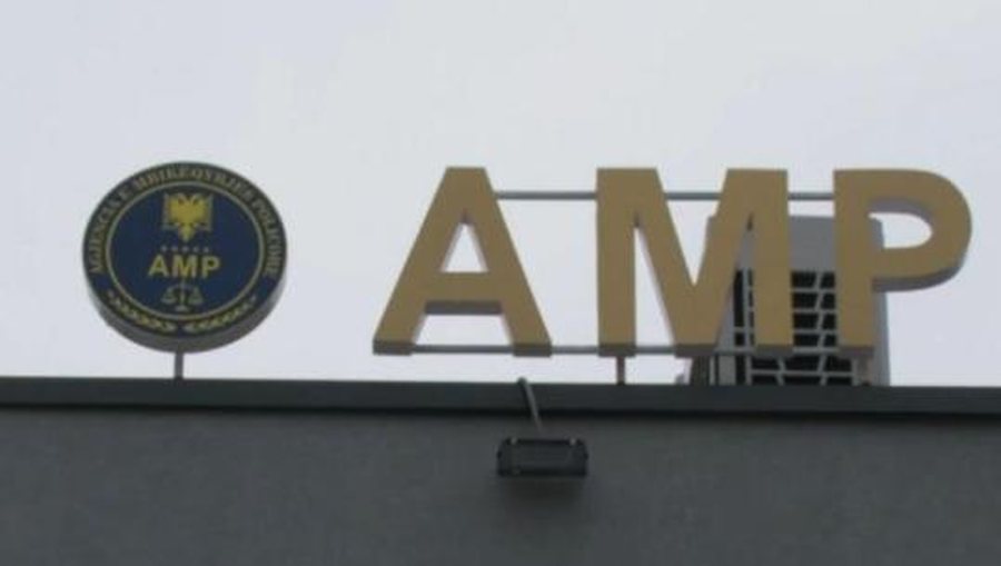 Lejuan ndërtime të paligjshme, arrestohen një efektiv dhe tre