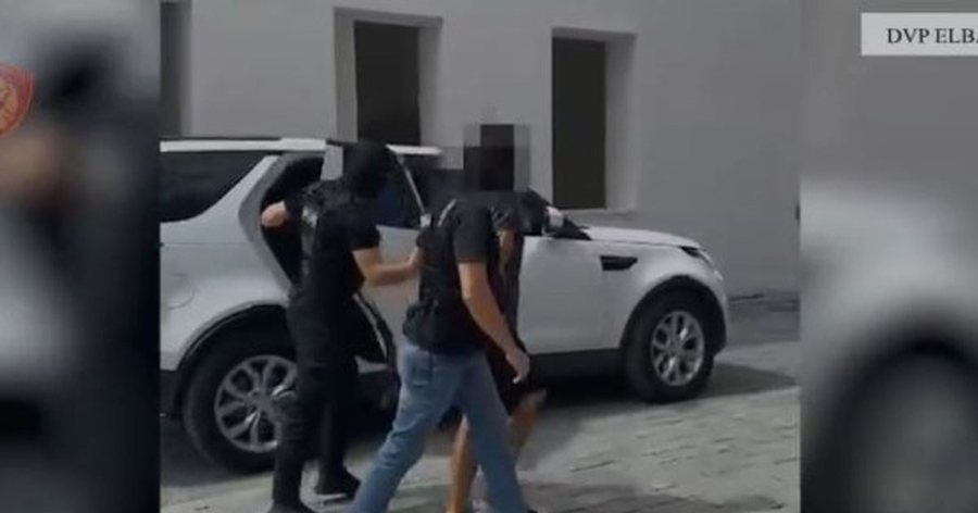 Operacioni &#039;rrufe&#039; në Elbasan! Një biznesmen e miku