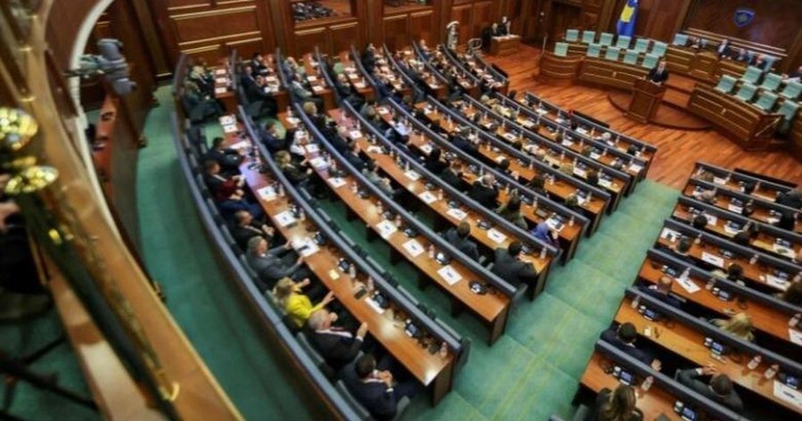 Konstituohet Kuvendi i Kosov&euml;s/ Albulena Haxhiu zgjidhet kryetare e