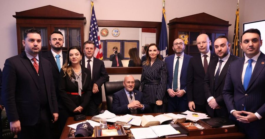 Deputet&euml;t e opozit&euml;s takojn&euml; kongresmenin Higgins, Bardhi: