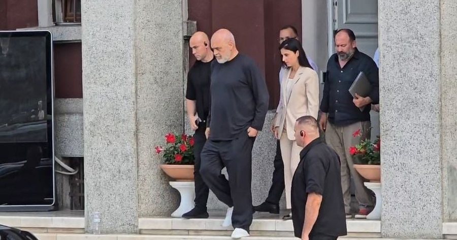Rama mbledh kryetarët e bashkive sot në Durrës, në fokus