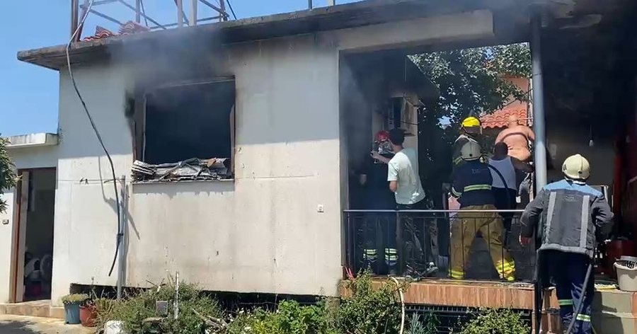 Zjarr n&euml; banes&euml;n dykat&euml;she n&euml; Krutje t&euml; Lushnj&euml;s,