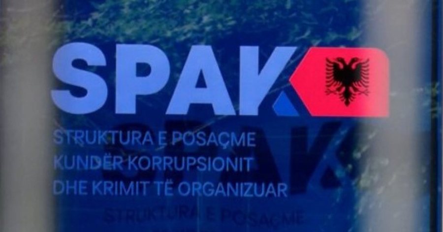 I mor&euml;n 20 mij&euml; &euro; duke i premtuar se do ta ndihmonin n&euml;